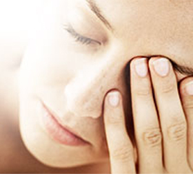 Vrouw met migraine; meer dan een stevige hoofdpijn